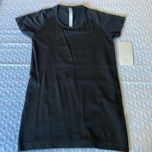 Lululemon Swiftly Tech SS Crew , size 8, black.  New